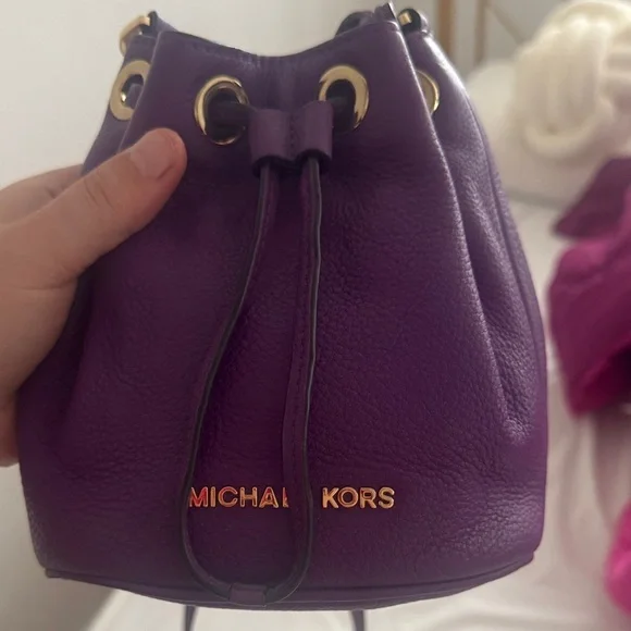 Michael Kors Purple Bucket Bag - Picture 4 of 6